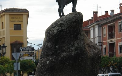 Monumento a la cabra hispánica en Candeleda