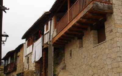 Casas típicas en Piedralaves